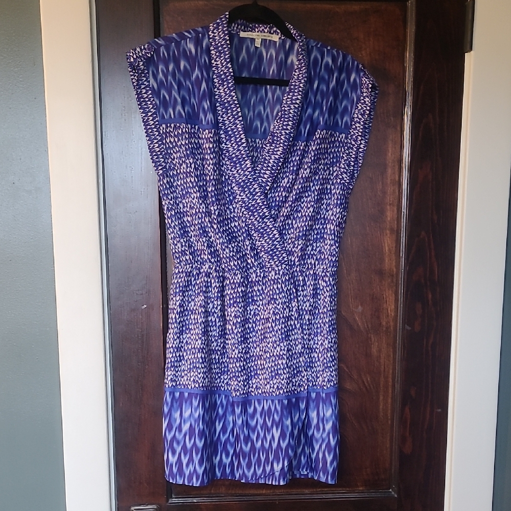 Collective Concepts Blue and Purple Wave-Print Sleeveless Blouse
